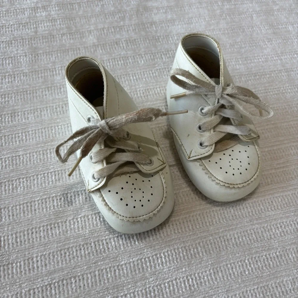 Vintage White Leather Baby Walking Shoes High Top Perforated Lace Up Soft Sole